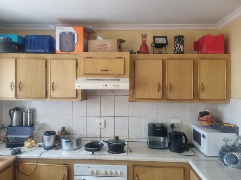 THREE BEDROOM TOWN HOUSE AVAILABLE IMMEDIATLEY IN BENDOR POLOKWANE - Photo 8