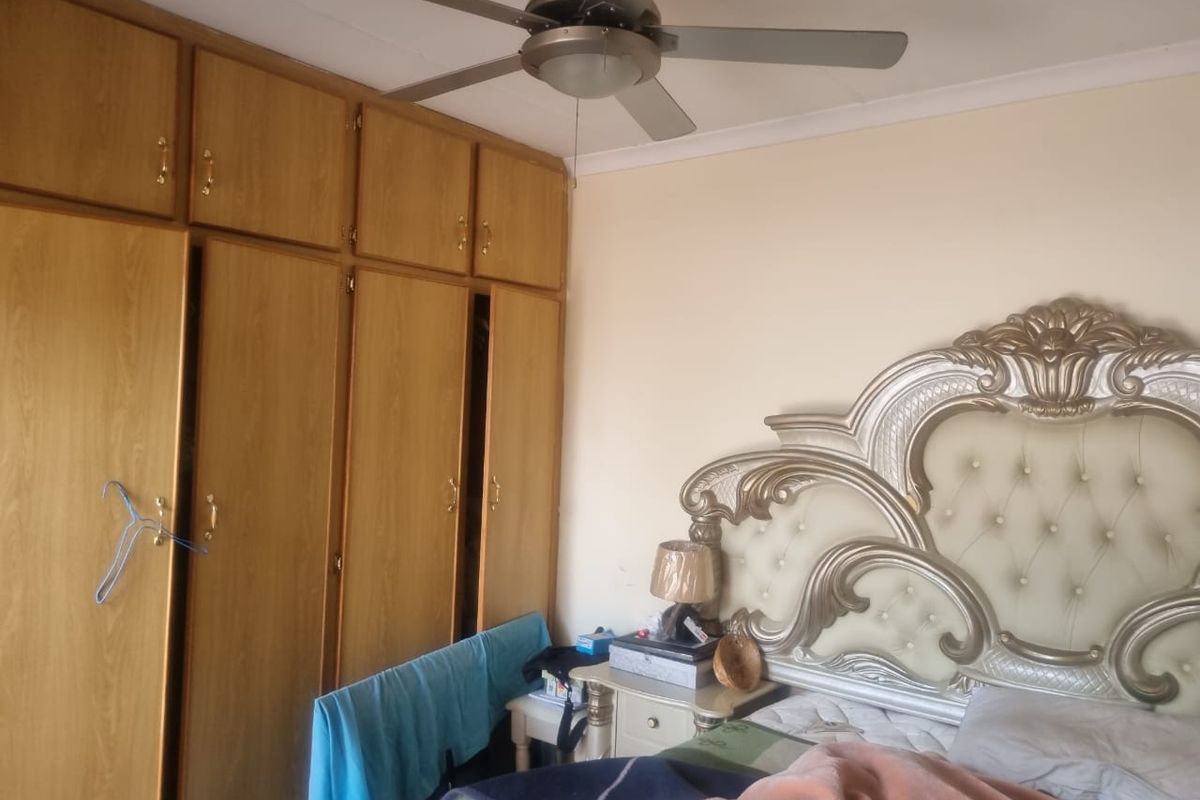 THREE BEDROOM TOWN HOUSE AVAILABLE IMMEDIATLEY IN BENDOR POLOKWANE - Photo 3