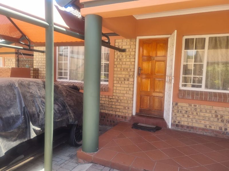 THREE BEDROOM TOWN HOUSE AVAILABLE IMMEDIATLEY IN BENDOR POLOKWANE - Photo 6