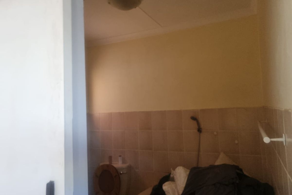 THREE BEDROOM TOWN HOUSE AVAILABLE IMMEDIATLEY IN BENDOR POLOKWANE - Photo 4