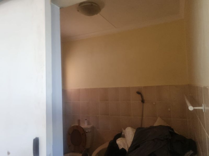THREE BEDROOM TOWN HOUSE AVAILABLE IMMEDIATLEY IN BENDOR POLOKWANE - Photo 4
