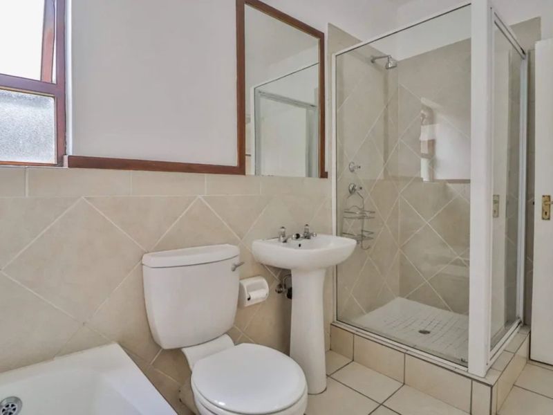 Stunning 1 bed 1bath Spacious Garden Unit- Utilities Included- A Steal! - Photo 10