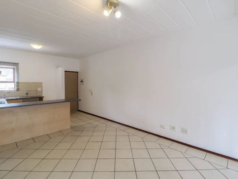 Stunning 1 bed 1bath Spacious Garden Unit- Utilities Included- A Steal! - Photo 7