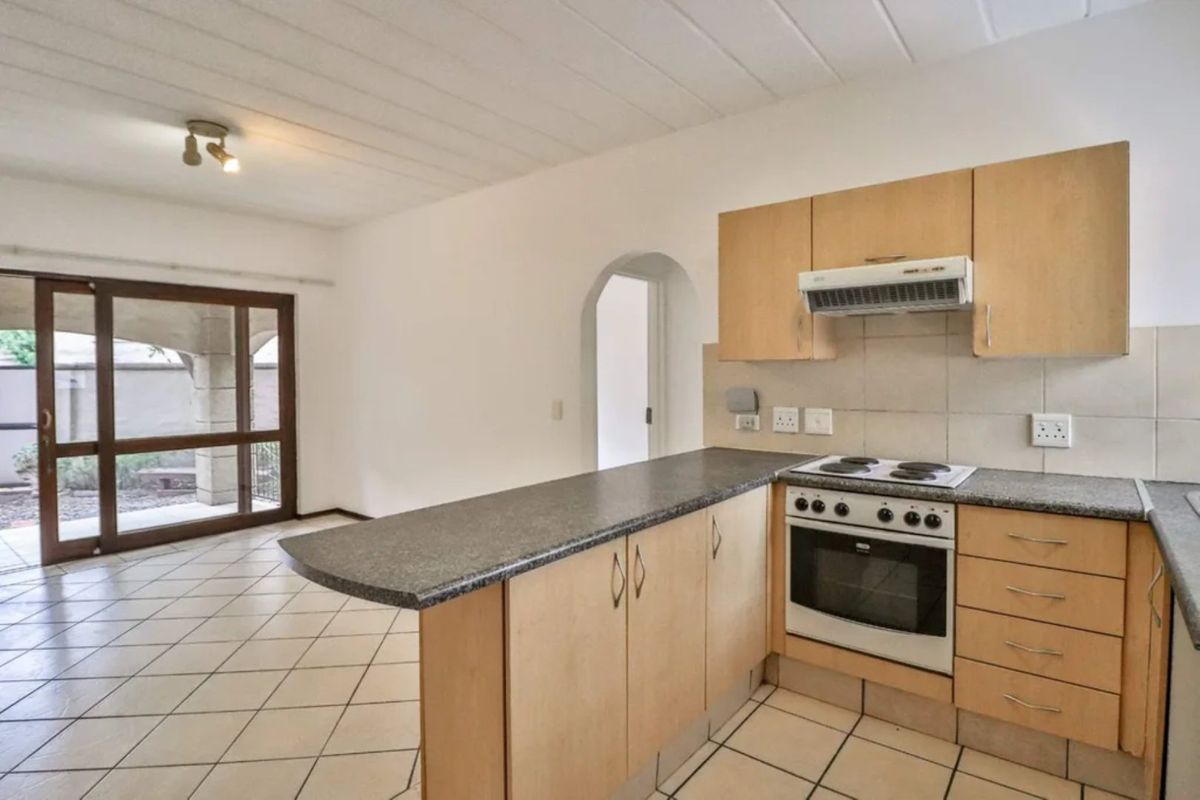 Stunning 1 bed 1bath Spacious Garden Unit- Utilities Included- A Steal! - Photo 5