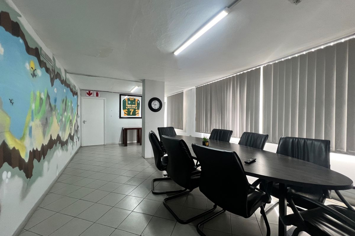Prime 851m2 office/retail space to let in Pinetown — opposite Sanlam Centre. High visibility, easy public transport access, fibre ready, secure parking, and quick links to M13, M19 & N3. Ideal for office, retail or showroom use. - Photo 2