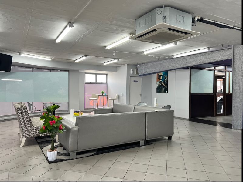 Prime 851m2 office/retail space to let in Pinetown — opposite Sanlam Centre. High visibility, easy public transport access, fibre ready, secure parking, and quick links to M13, M19 & N3. Ideal for office, retail or showroom use. - Photo 3