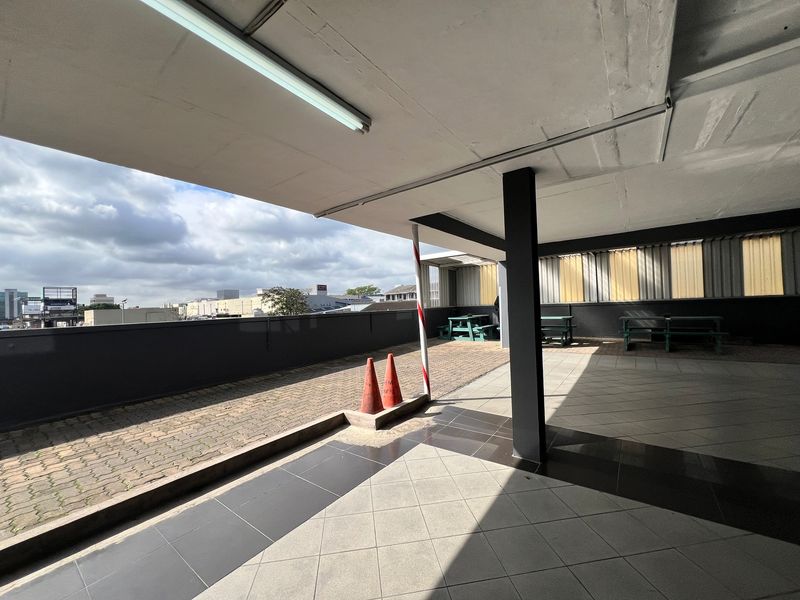 Prime 851m2 office/retail space to let in Pinetown — opposite Sanlam Centre. High visibility, easy public transport access, fibre ready, secure parking, and quick links to M13, M19 & N3. Ideal for office, retail or showroom use. - Photo 5