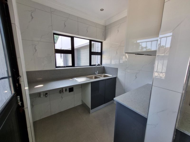Umhlanga to rent - 4 bedroom freestanding house with flatlet and huge garden. - Photo 10