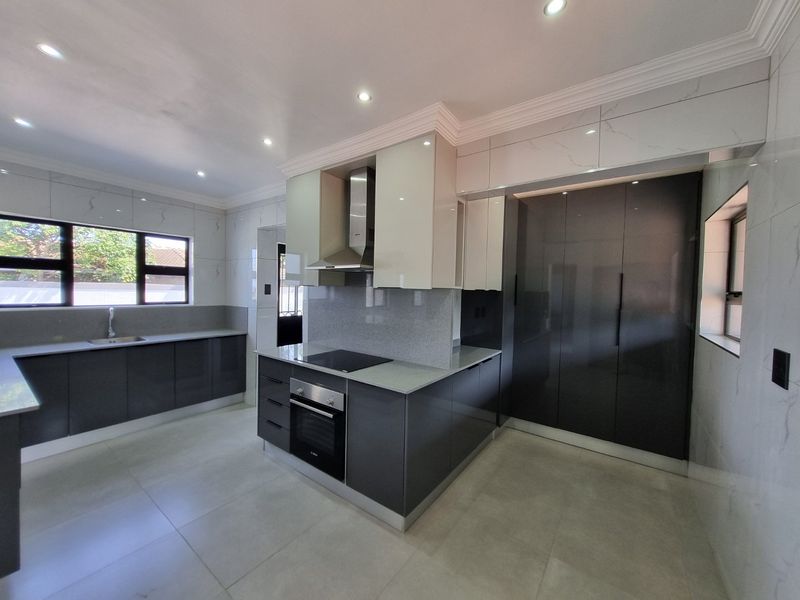 Umhlanga to rent - 4 bedroom freestanding house with flatlet and huge garden. - Photo 9