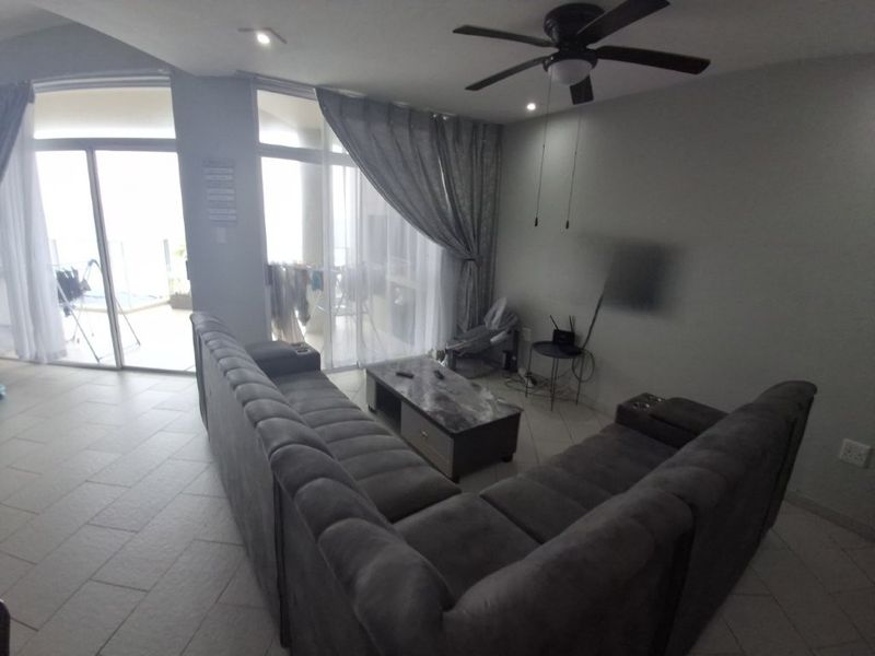 Modern 3-Bedroom Apartment with Sea Views - Photo 4