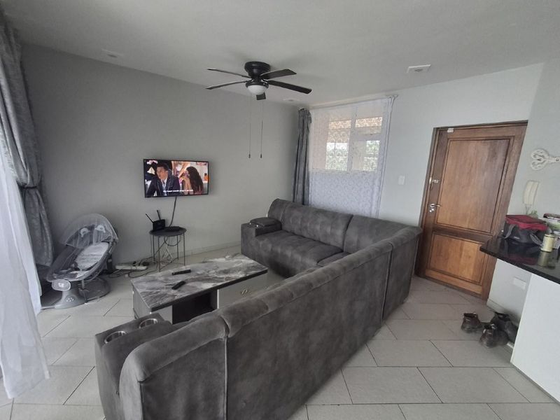 Modern 3-Bedroom Apartment with Sea Views - Photo 2