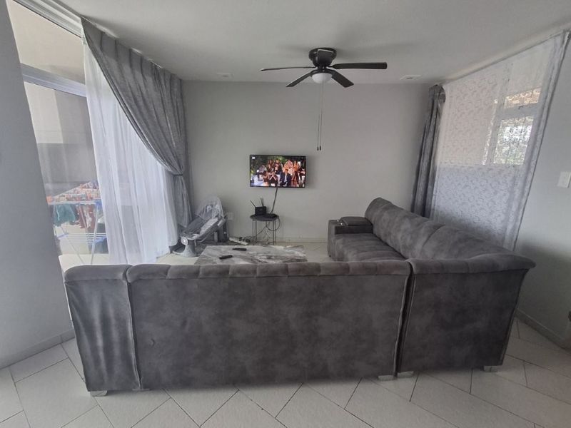 Modern 3-Bedroom Apartment with Sea Views - Photo 3