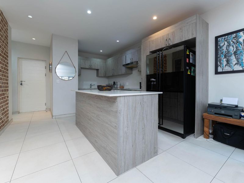 4 Bedroom home in exclusive estate in Morningside, now available for rental! - Photo 2