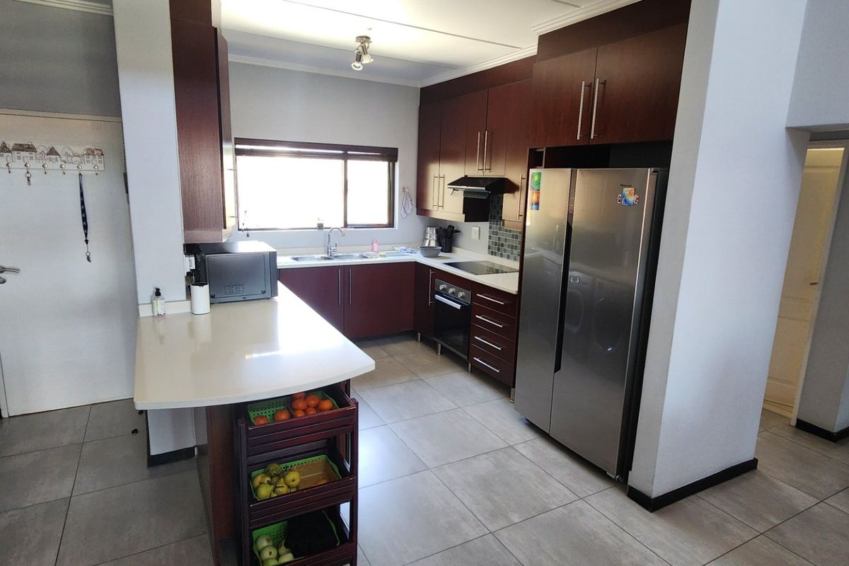 Modern Move-in Ready 3-bed 3-bath Townhouse - Photo 5