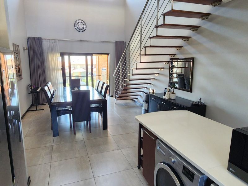 Modern Move-in Ready 3-bed 3-bath Townhouse - Photo 4