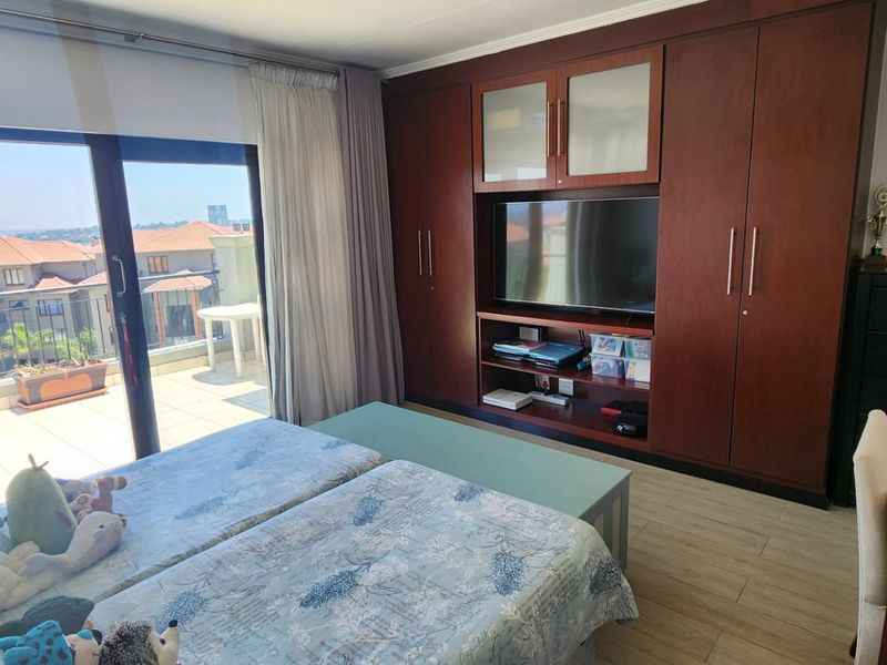 Modern Move-in Ready 3-bed 3-bath Townhouse - Photo 8