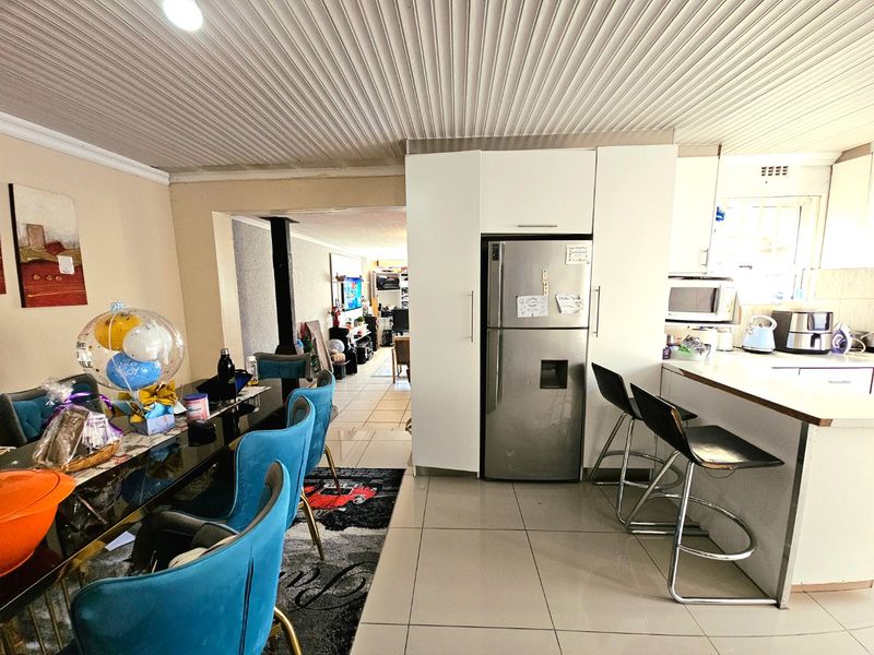 Three bedroom family home - Photo 10