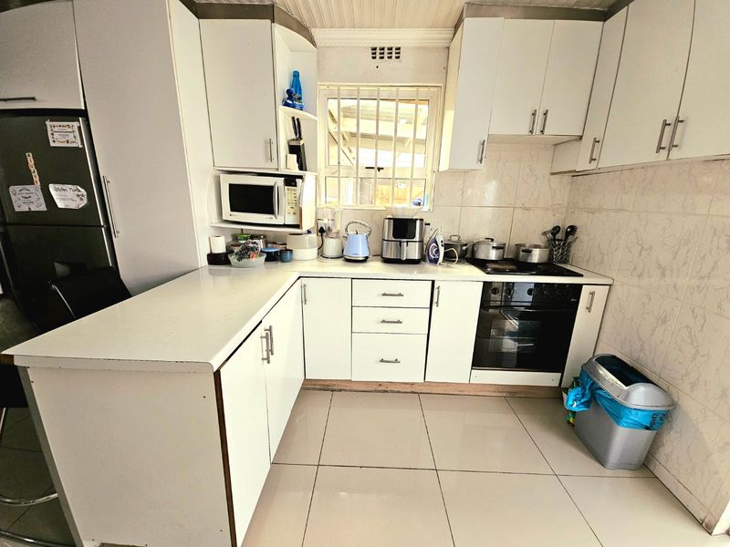 Three bedroom family home - Photo 8