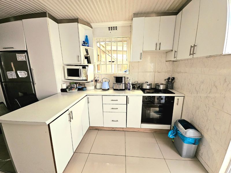 Three bedroom family home - Photo 7