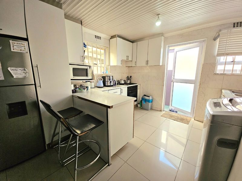 Three bedroom family home - Photo 6