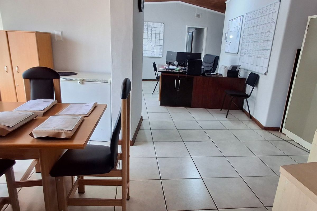 HOUSE WITH BUSINESS RIGHTS FOR SALE - Photo 4