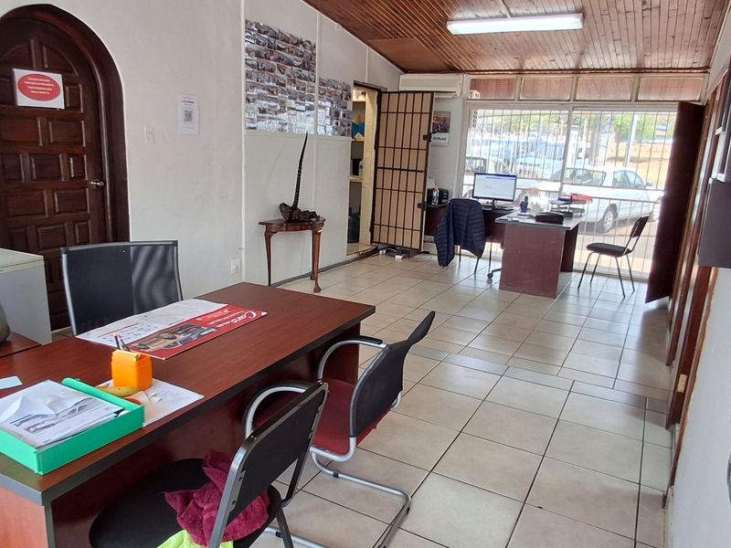 HOUSE WITH BUSINESS RIGHTS FOR SALE - Photo 2