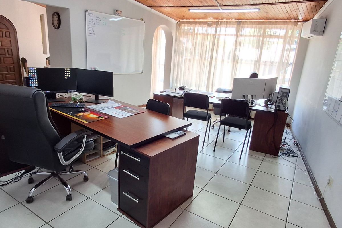 HOUSE WITH BUSINESS RIGHTS FOR SALE - Photo 3