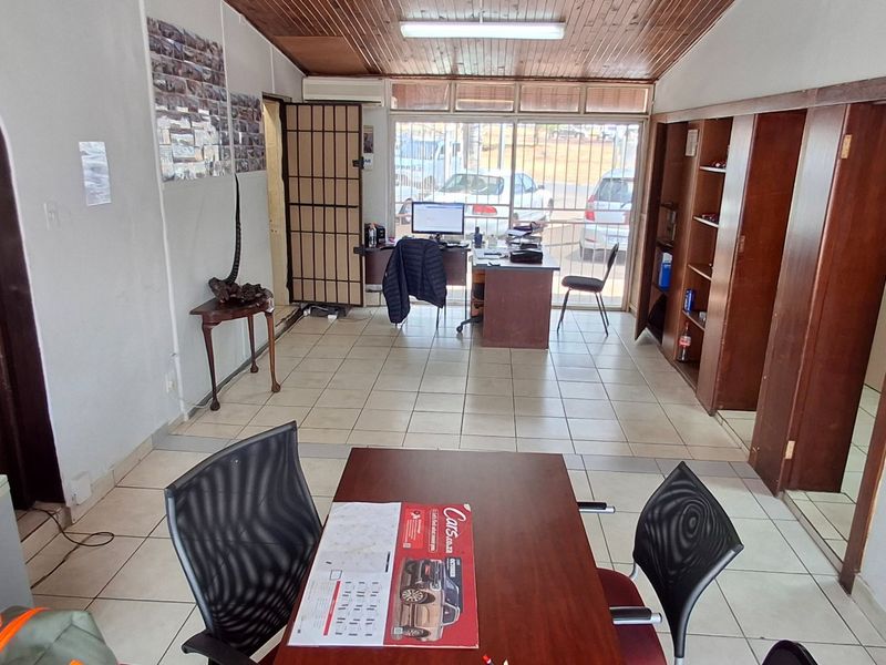 HOUSE WITH BUSINESS RIGHTS FOR SALE - Photo 7