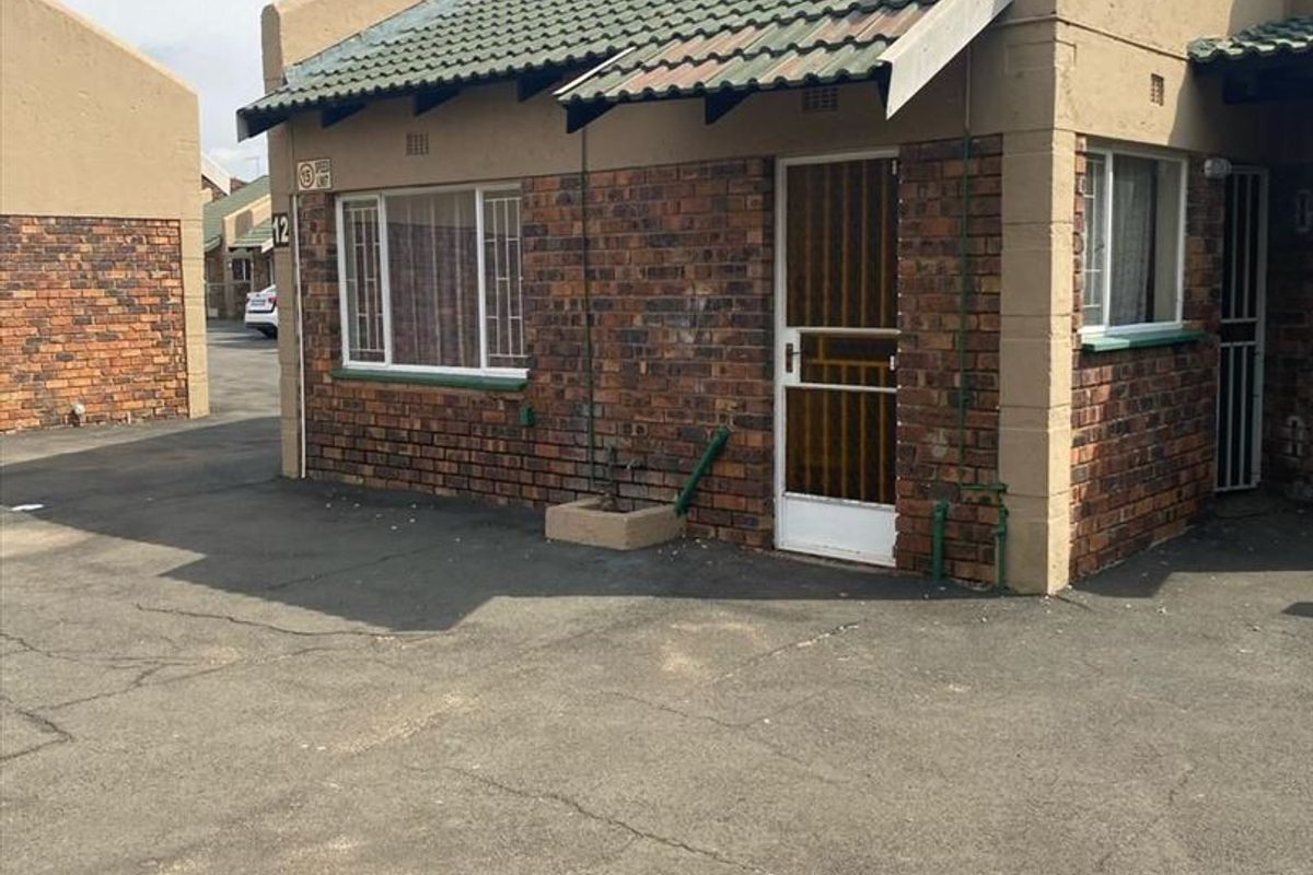 Charming Two-Bedroom Home with Modern Comforts - Photo 3