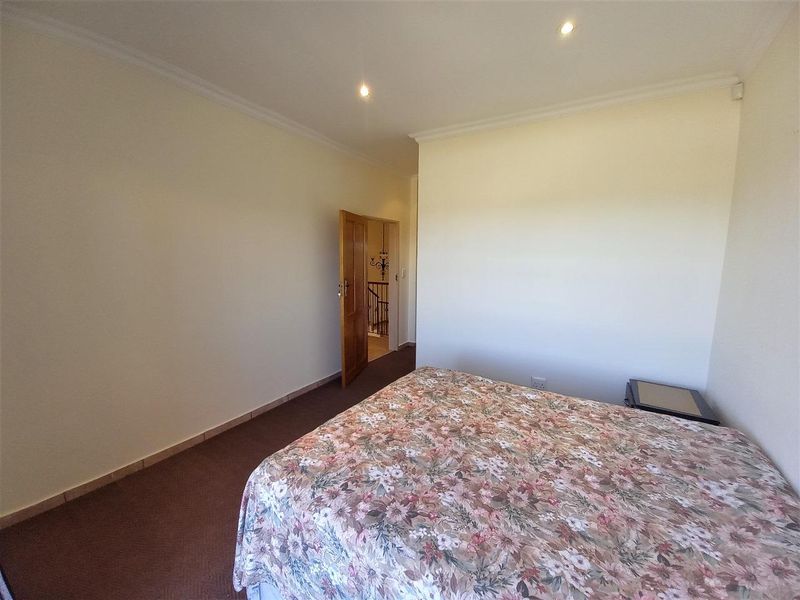 Spacious Family Home with Ample Living Space - Photo 10