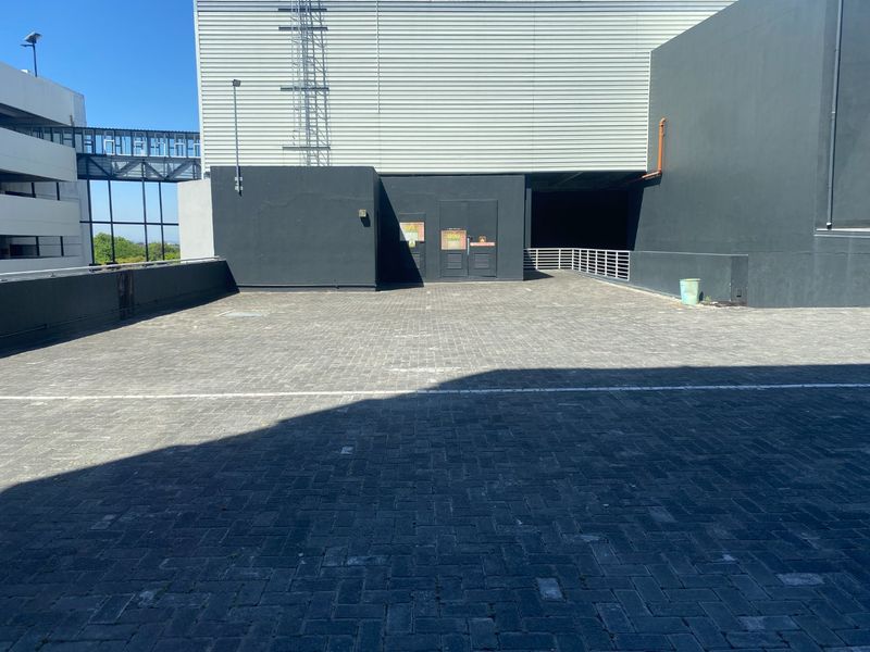 458m2 Commercial Space to Let  - Photo 4