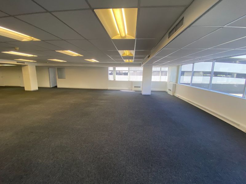 458m2 Commercial Space to Let  - Photo 6