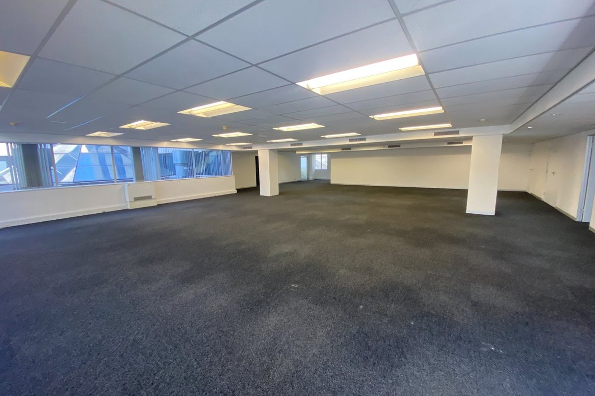 458m2 Commercial Space to Let  - Photo 3