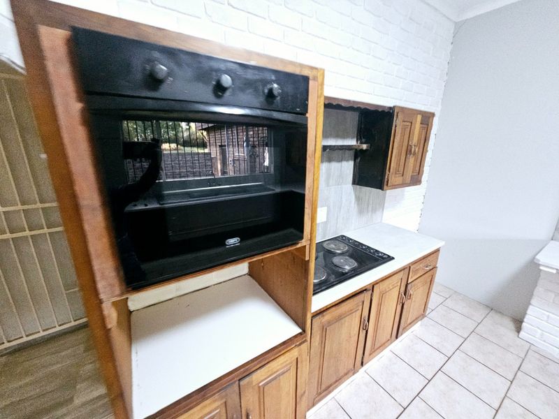 3 bedroom 2 bathroom House for rent in Mnandi  - Photo 4