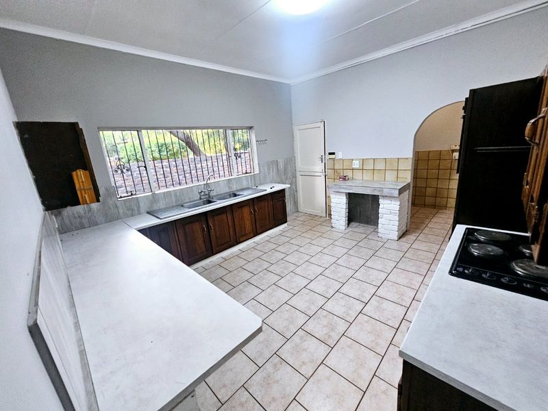 3 bedroom 2 bathroom House for rent in Mnandi  - Photo 9