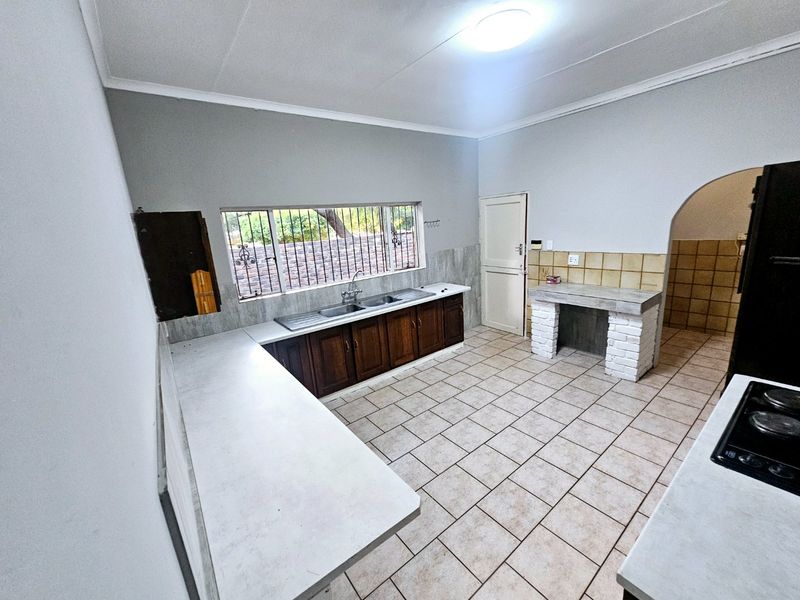 3 bedroom 2 bathroom House for rent in Mnandi  - Photo 8