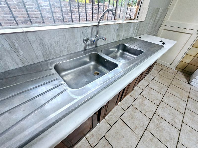 3 bedroom 2 bathroom House for rent in Mnandi  - Photo 6