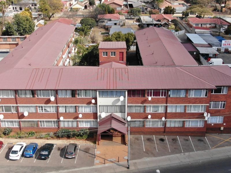 Apartment living - Photo 10