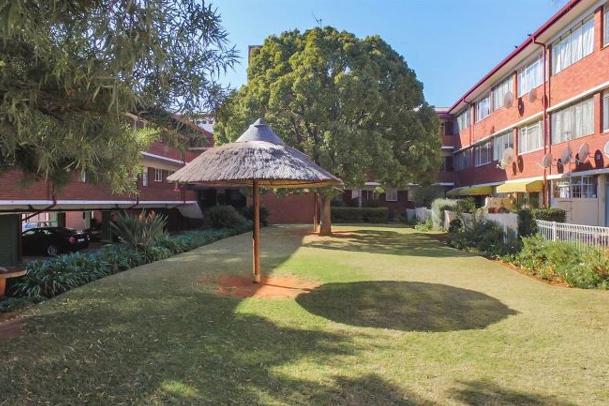 Apartment living - Photo 2