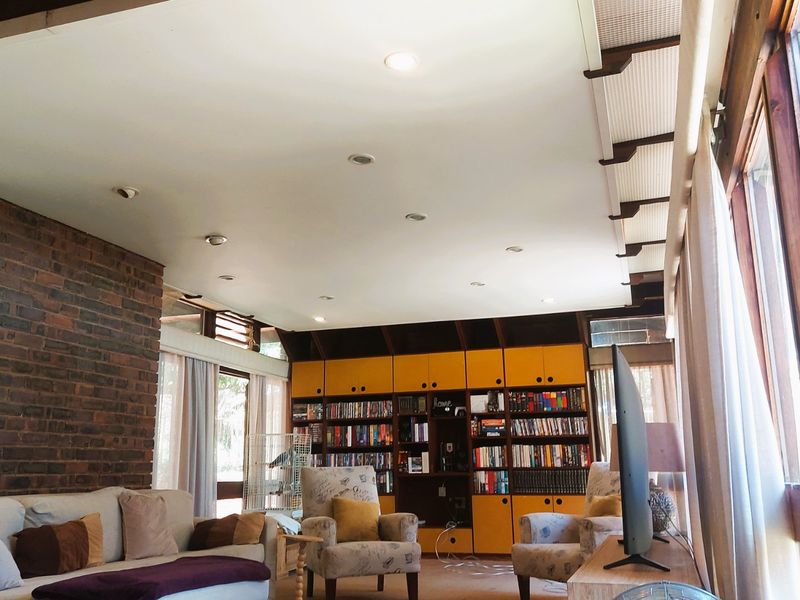 3 Bedroomed Property With Potential. Retro 70s Architectural Gem  - Photo 9