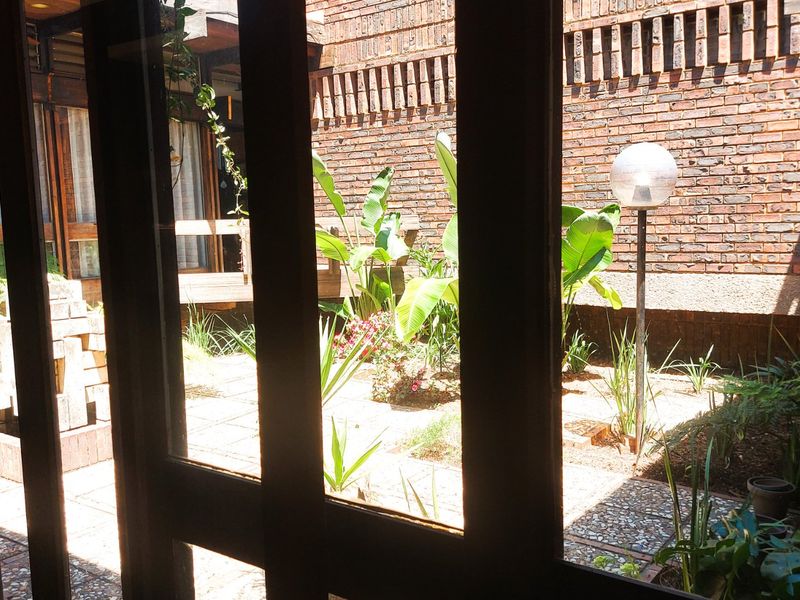 3 Bedroomed Property With Potential. Retro 70s Architectural Gem  - Photo 6