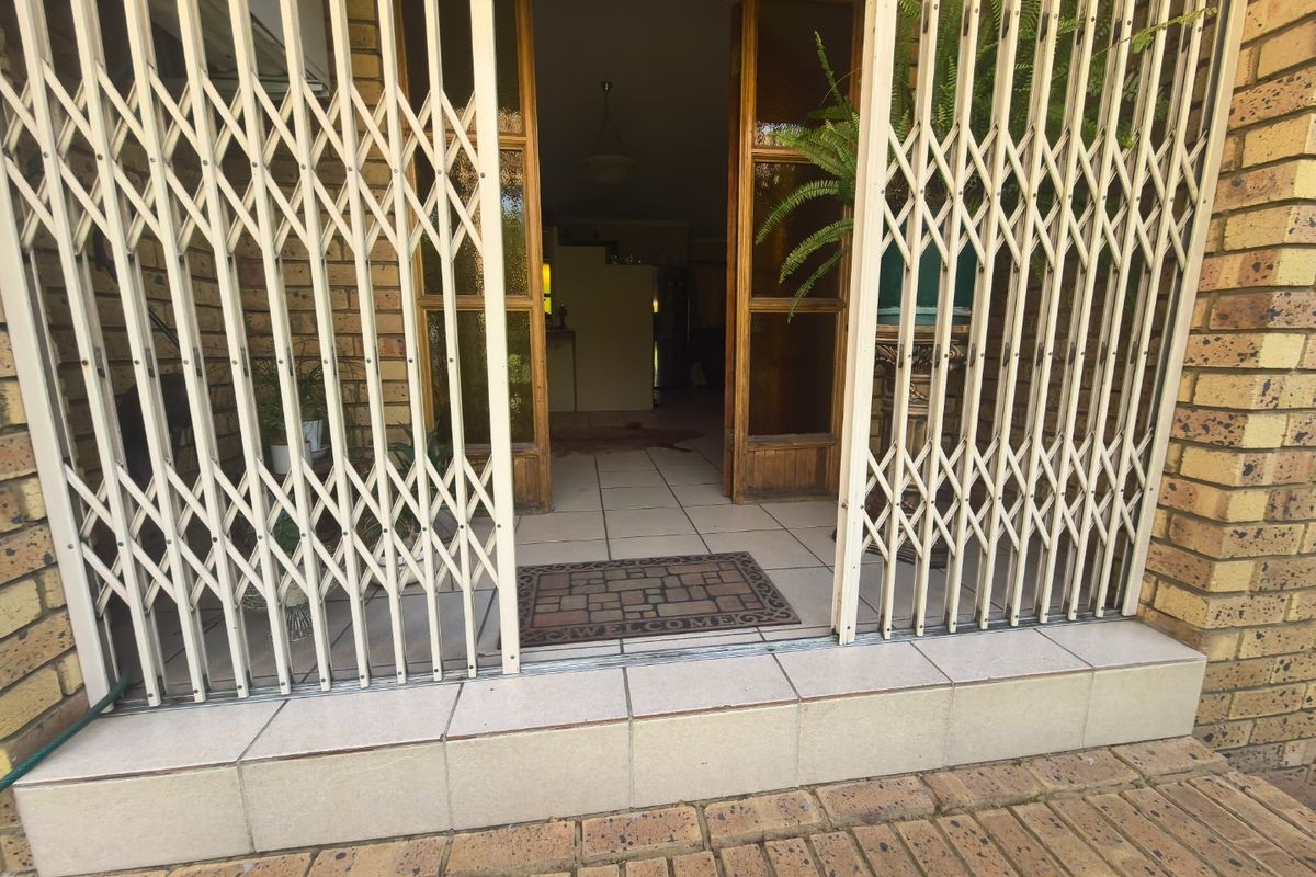 Look no further  beautiful lovely home in a good location - Photo 3