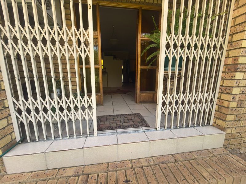 Look no further  beautiful lovely home in a good location - Photo 3