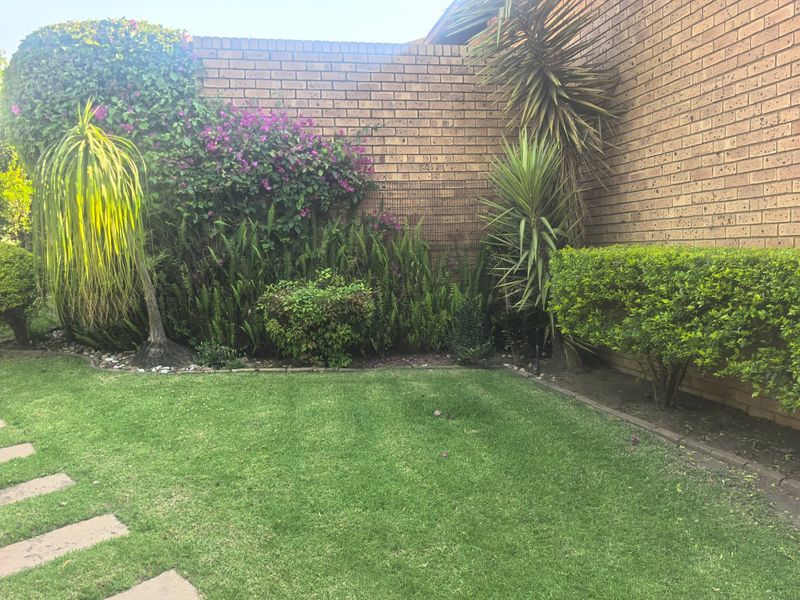 Look no further  beautiful lovely home in a good location - Photo 10