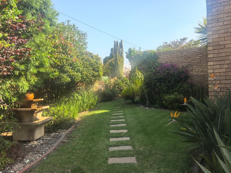 Look no further  beautiful lovely home in a good location - Photo 9