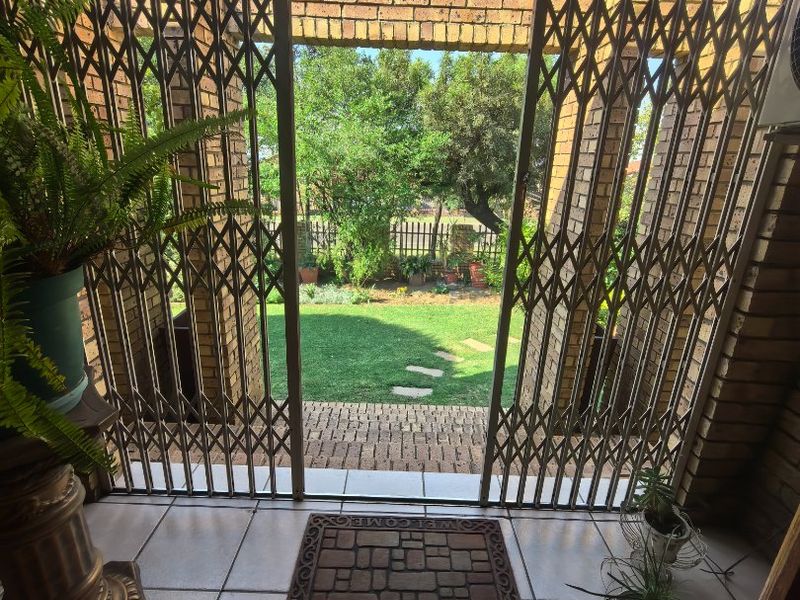 Look no further  beautiful lovely home in a good location - Photo 6