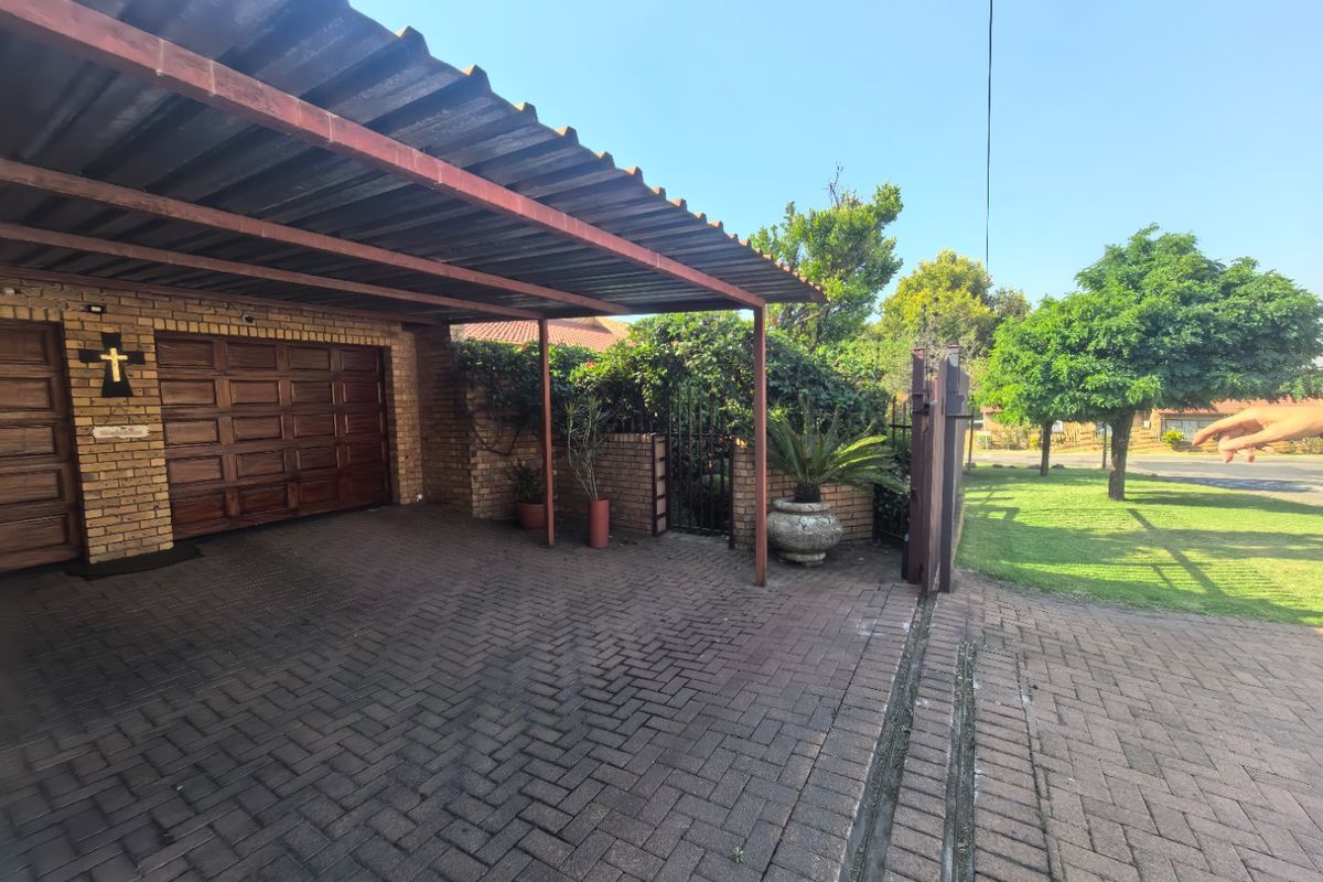 Look no further  beautiful lovely home in a good location - Photo 4