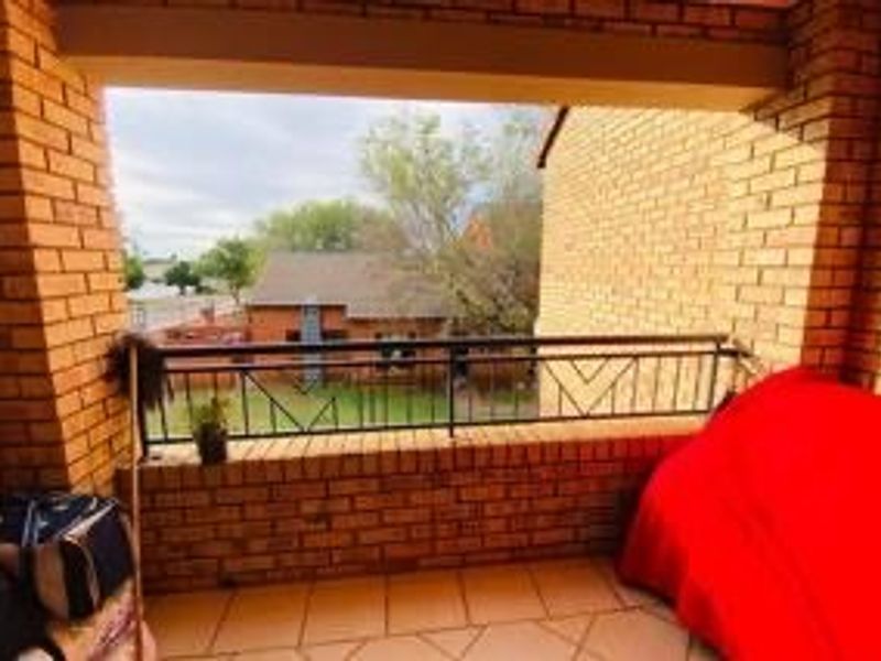 2 Bedroom apartment for sale in Wonderpark Estate Karenpark - Photo 4