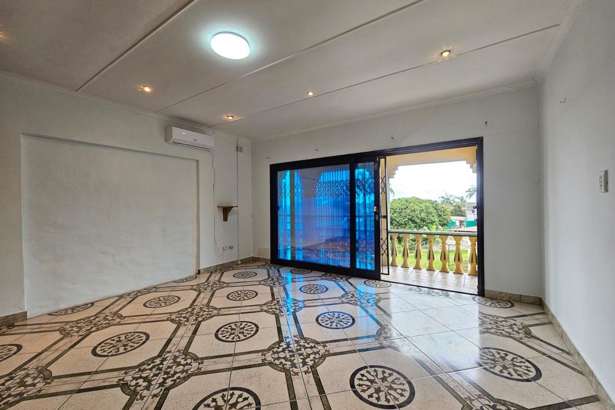 3 Bedroom Apartment for Rent in Stanger Manor - Photo 2