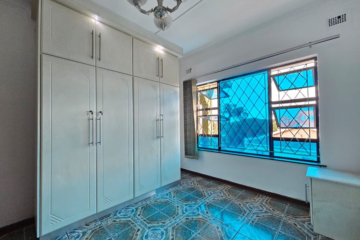 3 Bedroom Apartment for Rent in Stanger Manor - Photo 3